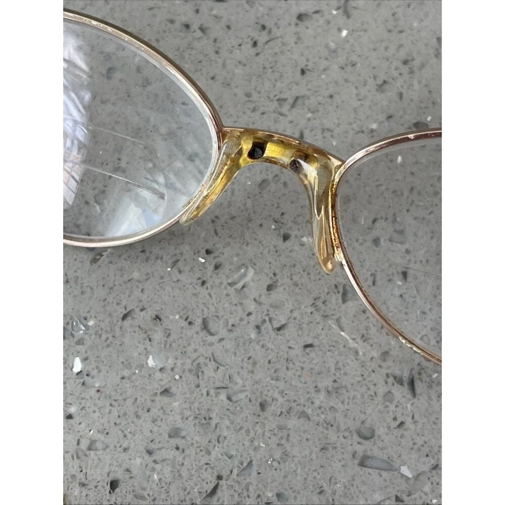 Gloria Vanderbilt this frames